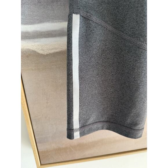 Reebok Women’s Leggings Gray Cropped Reflective Ankle - Medium - Picture 2 of 9